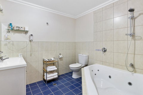 Oyster Cove Chalet - ACT Tourism 12