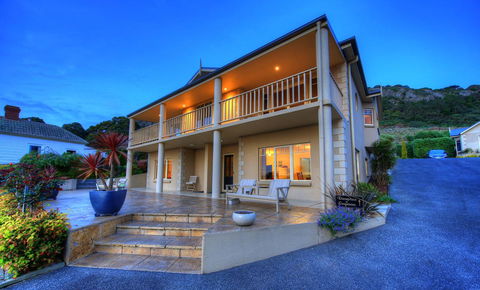 On The Terrace - ACT Tourism 43