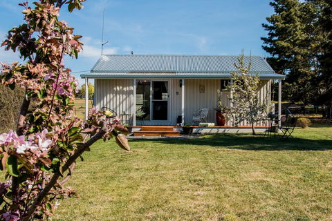 White Croft Cottage - ACT Tourism 13