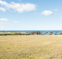 Beach Break Bicheno - ACT Tourism