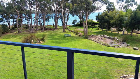 Four Seasons Waterfront Villas - ACT Tourism 0