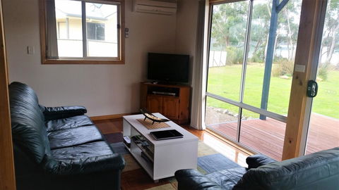 Four Seasons Waterfront Villas - ACT Tourism 31