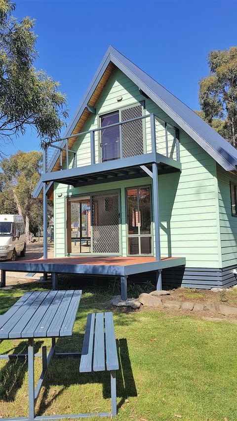 Four Seasons Waterfront Villas - ACT Tourism 2