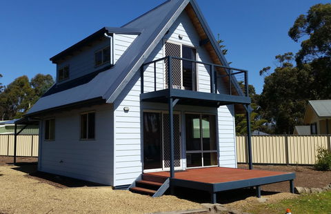 Four Seasons Waterfront Villas - ACT Tourism 29