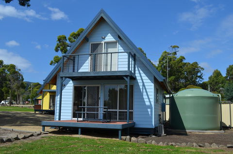 Four Seasons Waterfront Villas - ACT Tourism 4