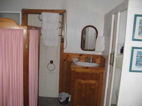 The Grove Cottages - ACT Tourism 4