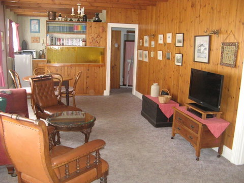 The Grove Cottages - ACT Tourism 5