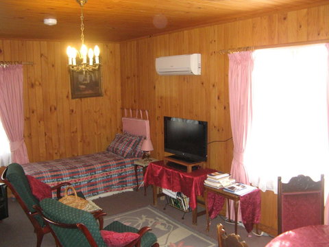 The Grove Cottages - ACT Tourism 14