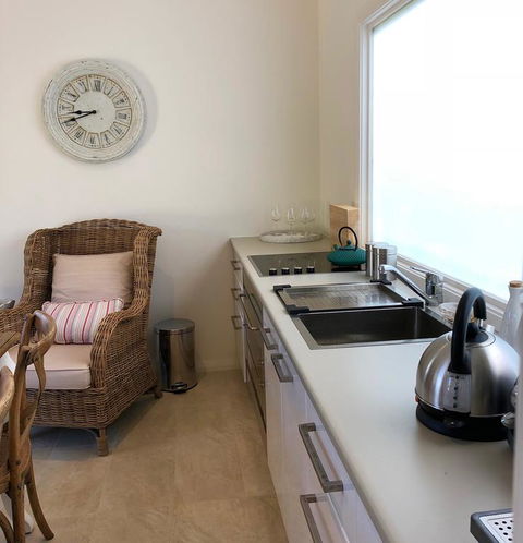 NEW: Tranquil Retreat -The Barn House Ingleside, Northern Beaches - ACT Tourism 3