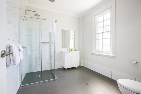 Nightcap At Regents Park Hotel - ACT Tourism 3