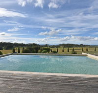 Noble Willow Homestead Lovedale. Super Spacious with views and pool - ACT Tourism