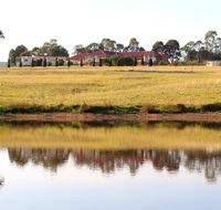 Noble Willow Studio Lovedale. Spacious with views and pool - ACT Tourism