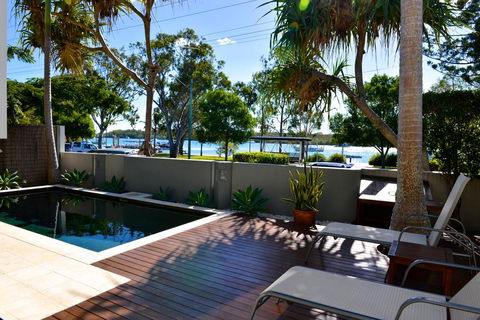 Noosa Water Views - ACT Tourism 0