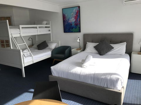 North Pier Hotel - ACT Tourism 3