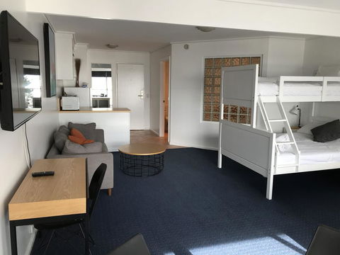 North Pier Hotel - ACT Tourism 2