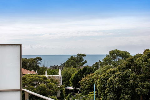 NORTH POINT RETREAT - MORNINGTON - ACT Tourism 2
