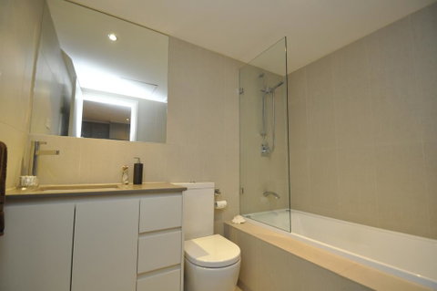 NORTH SYDNEY FULLY SELF CONTAINED MODERN 2 BED APARTMENT (16WAL) - ACT Tourism 3