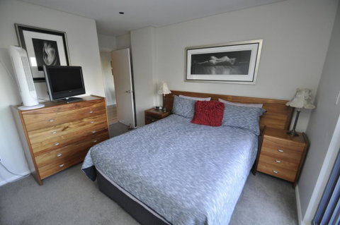 NORTH SYDNEY FULLY SELF CONTAINED MODERN 2 BED APARTMENT (16WAL) - ACT Tourism 0