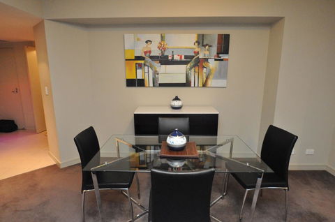 North Sydney Fully Self Contained Modern 2 Bed Apartment (2207BER) - ACT Tourism 3