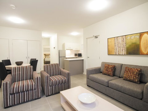 Oaks Middlemount Suites - ACT Tourism 2
