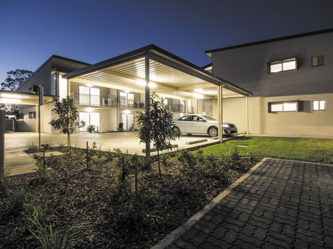 Oaks Middlemount Suites - ACT Tourism 1