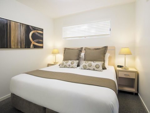 Oaks Middlemount Suites - ACT Tourism 3