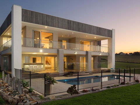 Ocean Breeze - ACT Tourism 1