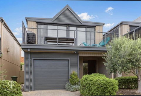 Ocean Grove House With Fantastic Ocean Views - ACT Tourism 1