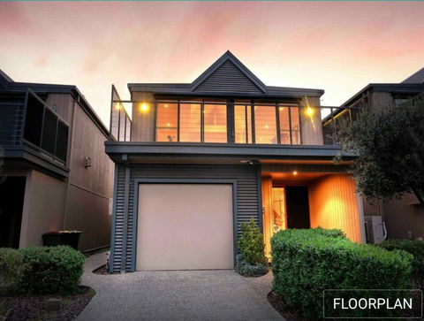 Ocean Grove House With Fantastic Ocean Views - ACT Tourism 0