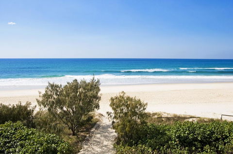 Oceanside Resort - Absolute Beachfront Apartments - ACT Tourism 1