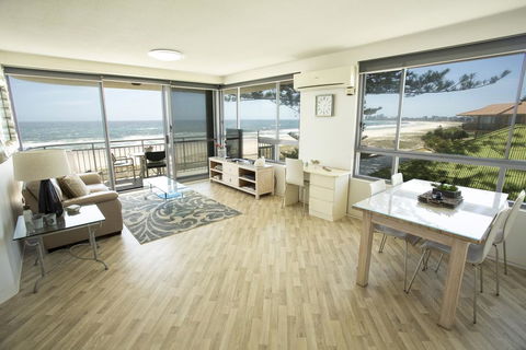 Oceanside Resort - Absolute Beachfront Apartments - ACT Tourism 2