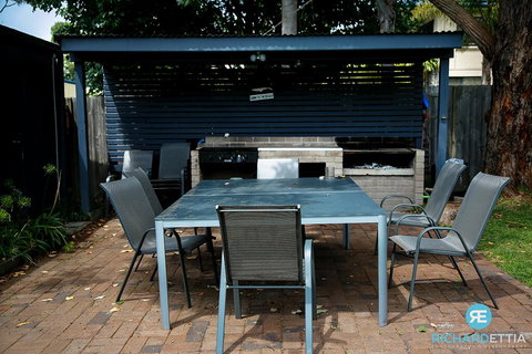 OceanWhispers Beach House - ACT Tourism 0