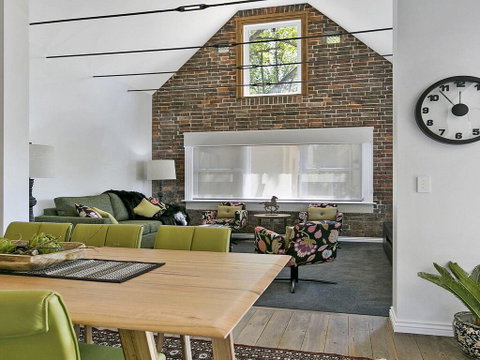 Old Bank Stables - 3 Night Weekends For Price Of 2 - ACT Tourism 2