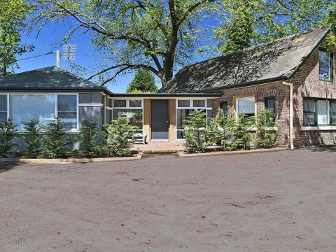 Old Bank Stables - 3 Night Weekends For Price Of 2 - ACT Tourism 0