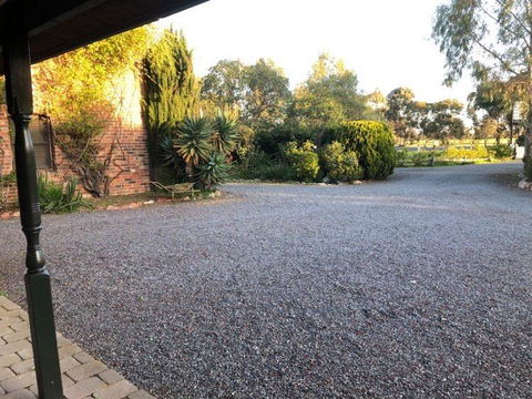 Olde Horsham Motor Inn - ACT Tourism 0