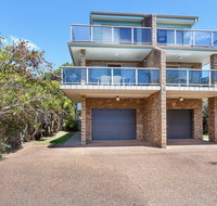 One Street from Main Beach - ACT Tourism