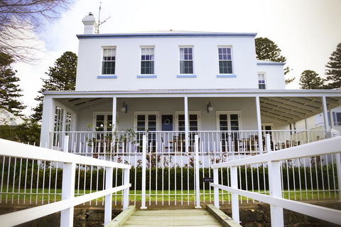 Oscars Waterfront Boutique Hotel - ACT Tourism 0