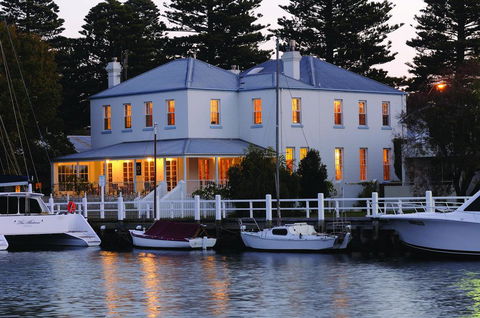 Oscars Waterfront Boutique Hotel - ACT Tourism 3