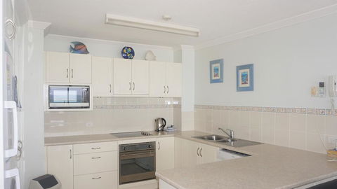 Pacific Surf Absolute Beachfront Apartments - ACT Tourism 2