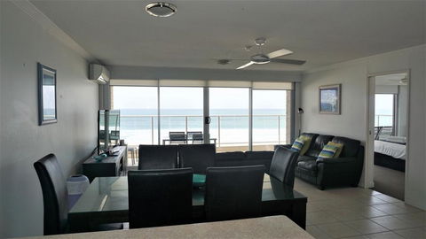 Pacific Surf Absolute Beachfront Apartments - ACT Tourism 3