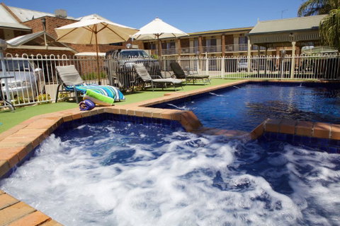 Paddlewheel Motel - ACT Tourism 0
