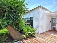 Palm Oasis - family friendly accommodation just a short walk to werri beach