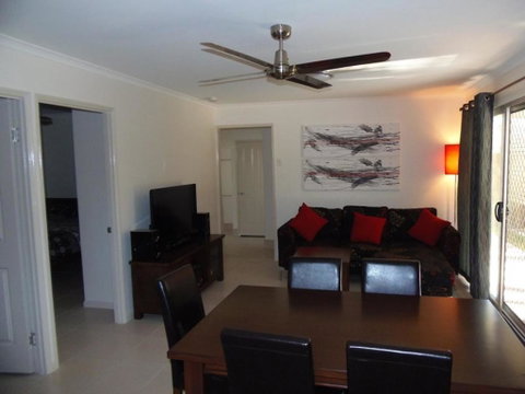 Palmgrove 2 - Rainbow Beach, Pet Friendly, Fully Fenced, Air Conditioned, Five Minutes To Beach - ACT Tourism 0