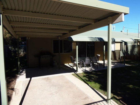 Palmgrove 2 - Rainbow Beach, Pet Friendly, Fully Fenced, Air Conditioned, Five Minutes To Beach - ACT Tourism 3