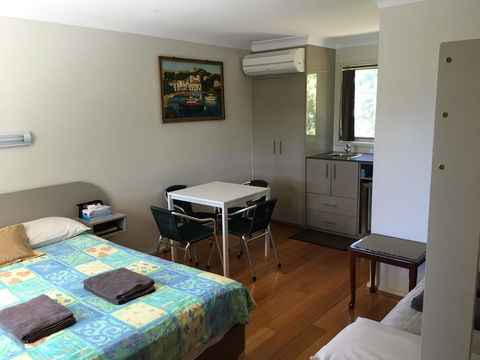 Palms Oasis Motel - ACT Tourism 2