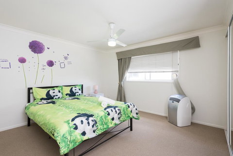 Panda Holiday -Close Mountain Ocean Pet Friendly - ACT Tourism 0