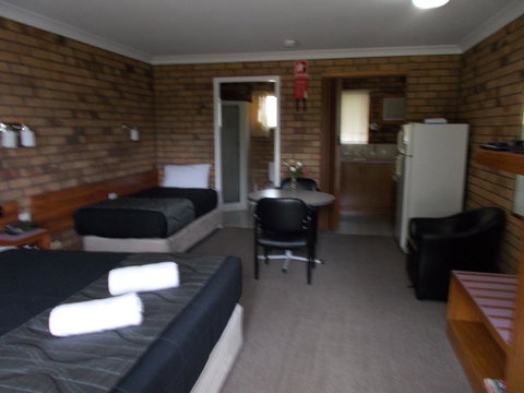 Park House Motor Inn - ACT Tourism 0