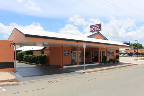 Parkside Motel & Licensed Restaurant - ACT Tourism 0