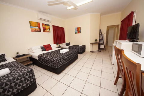 Parkside Motel & Licensed Restaurant - ACT Tourism 1