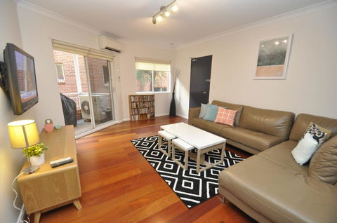 Parramatta Self-Contained Two-Bedroom Apartment (4LEN) - ACT Tourism 0